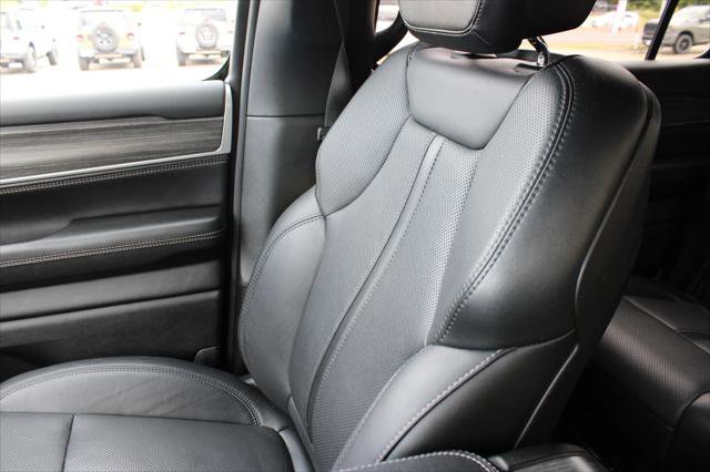 Certified 2024 Jeep Wagoneer Series II w/ Flexible Seating Group image 28