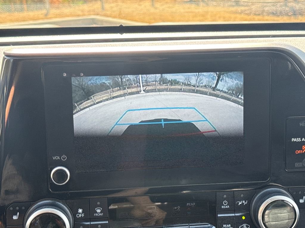 Used 2023 Toyota Highlander XLE image 24