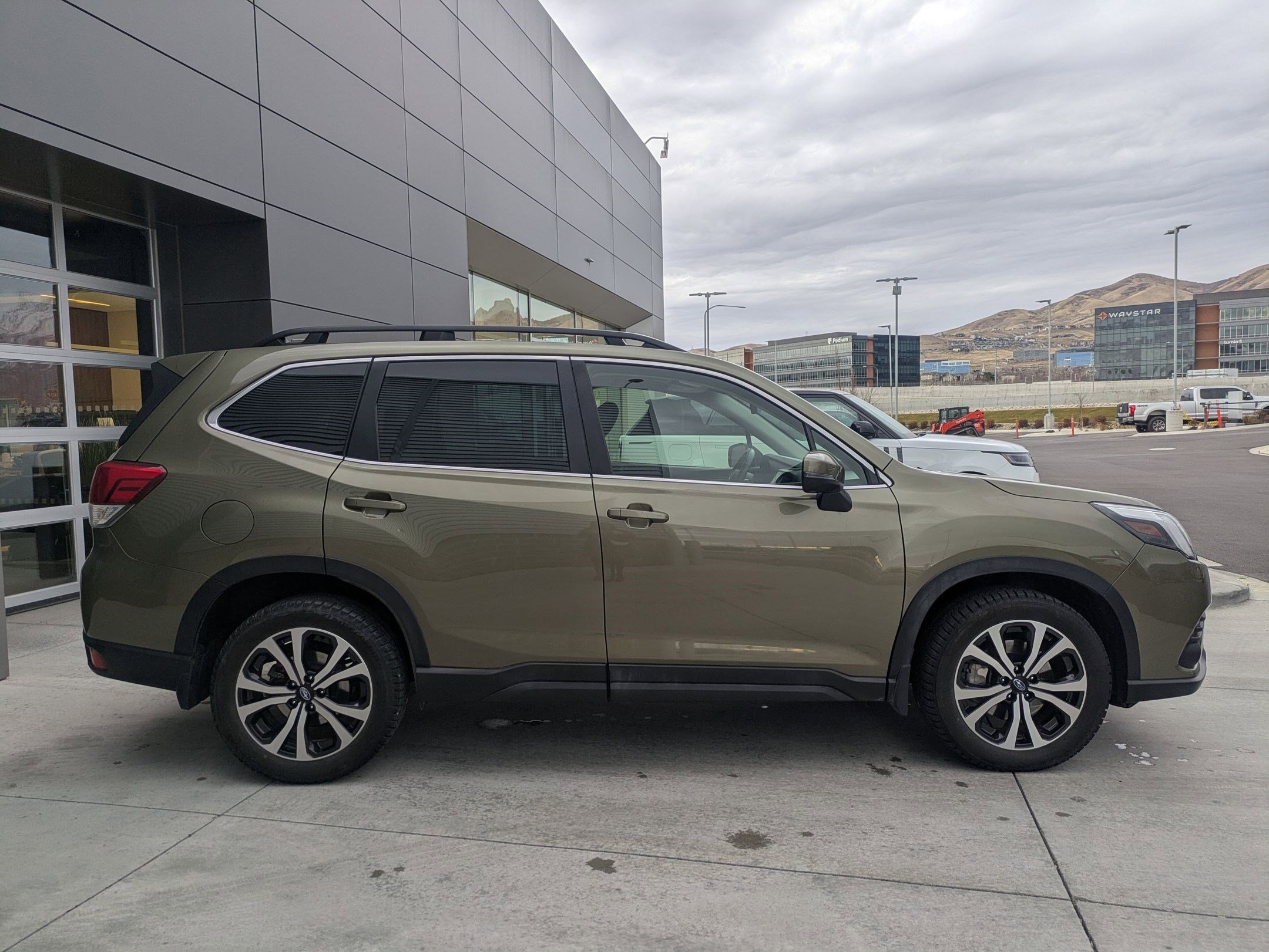 Used 2022 Subaru Forester Limited w/ Popular Package #2 image 4