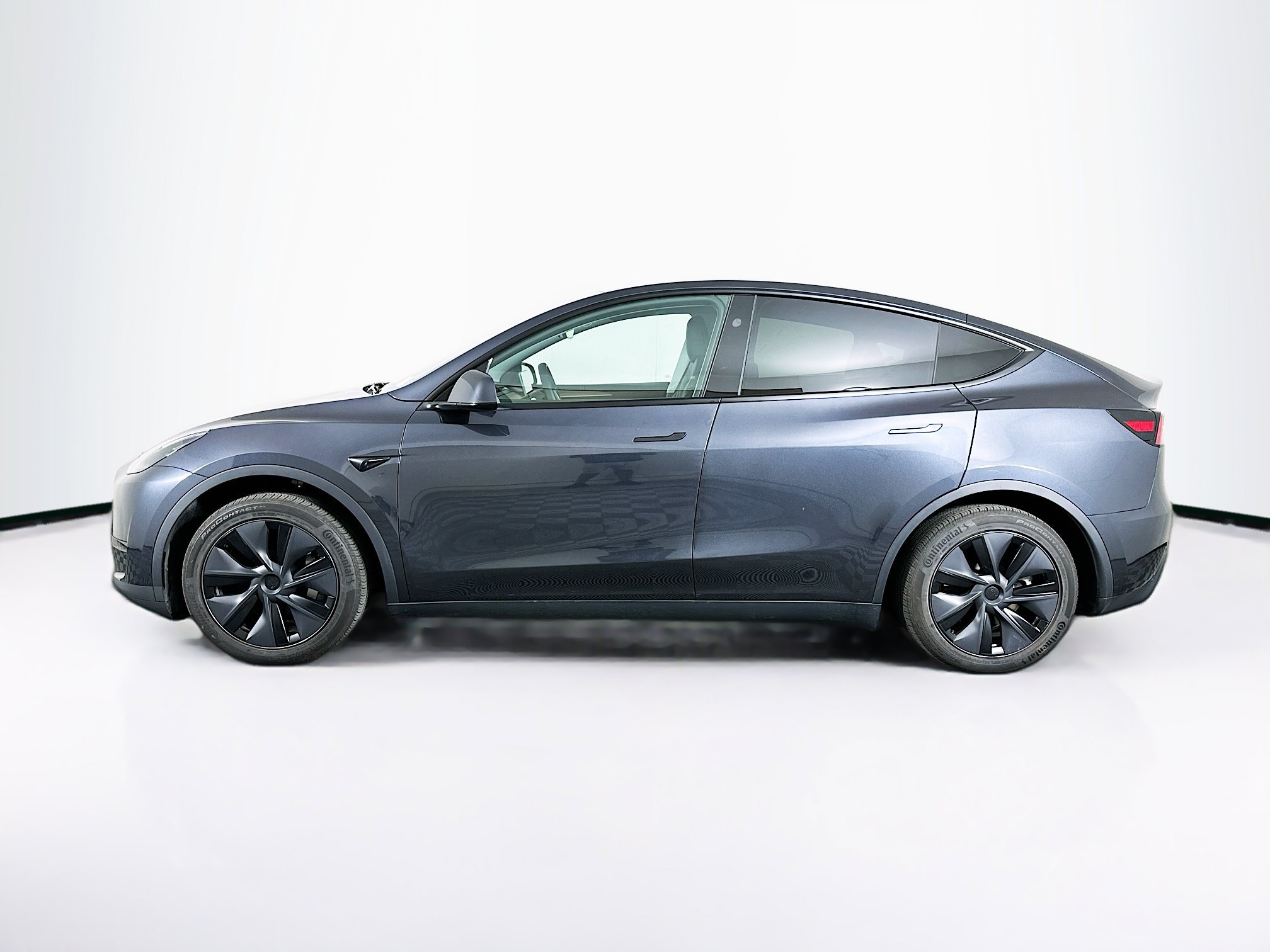 Used 2025 Tesla Model Y Long Range RWD image 4