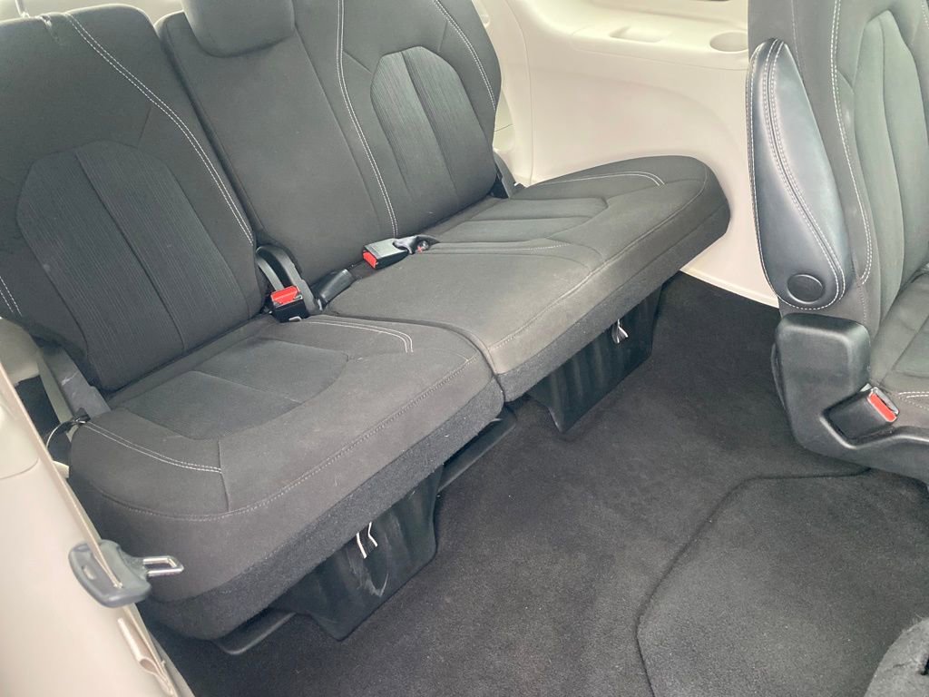 Used 2023 Chrysler Voyager LX image 22
