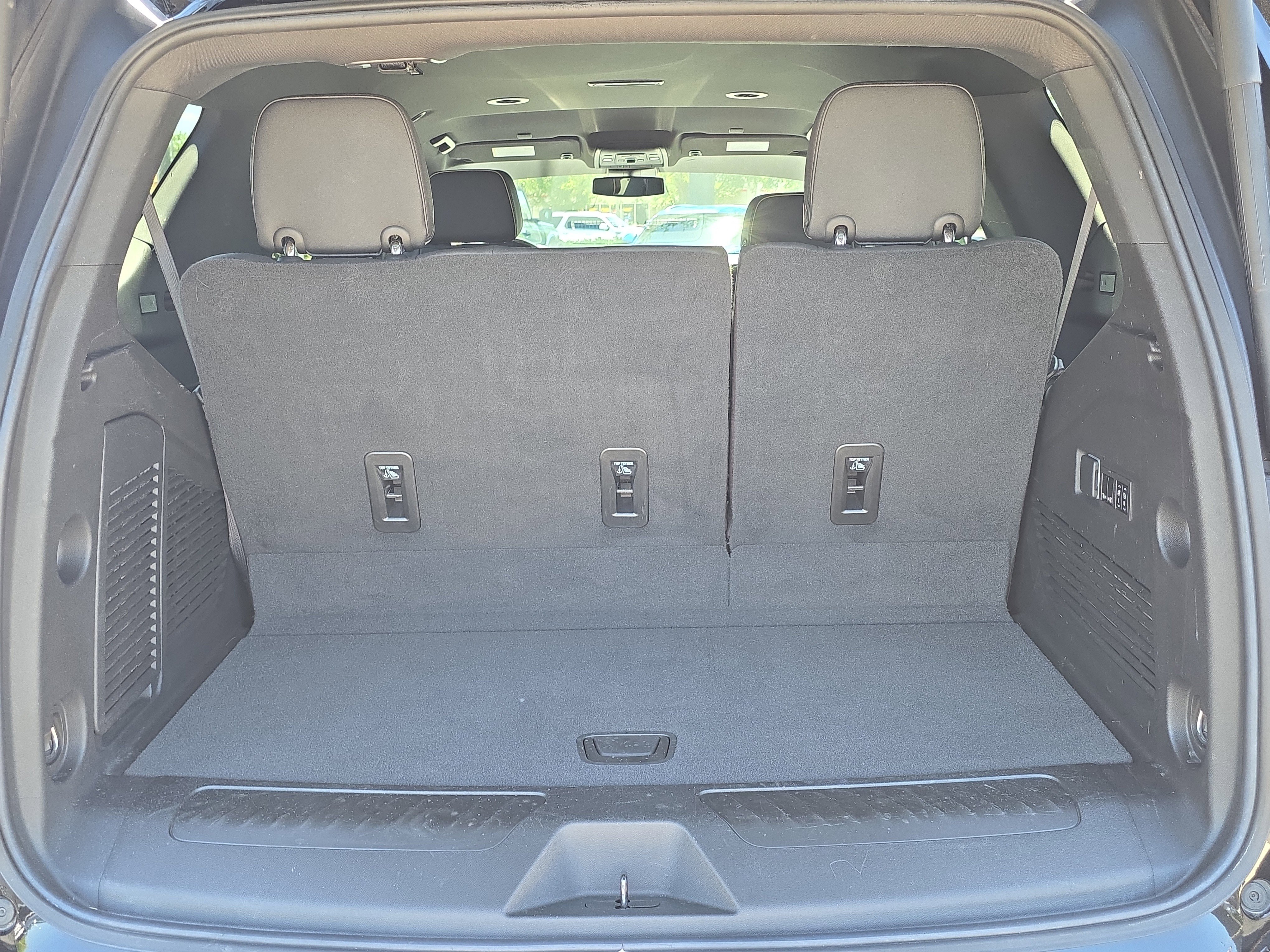 Used 2023 GMC Yukon SLT w/ SLT Luxury Package AWD/4WD image 10