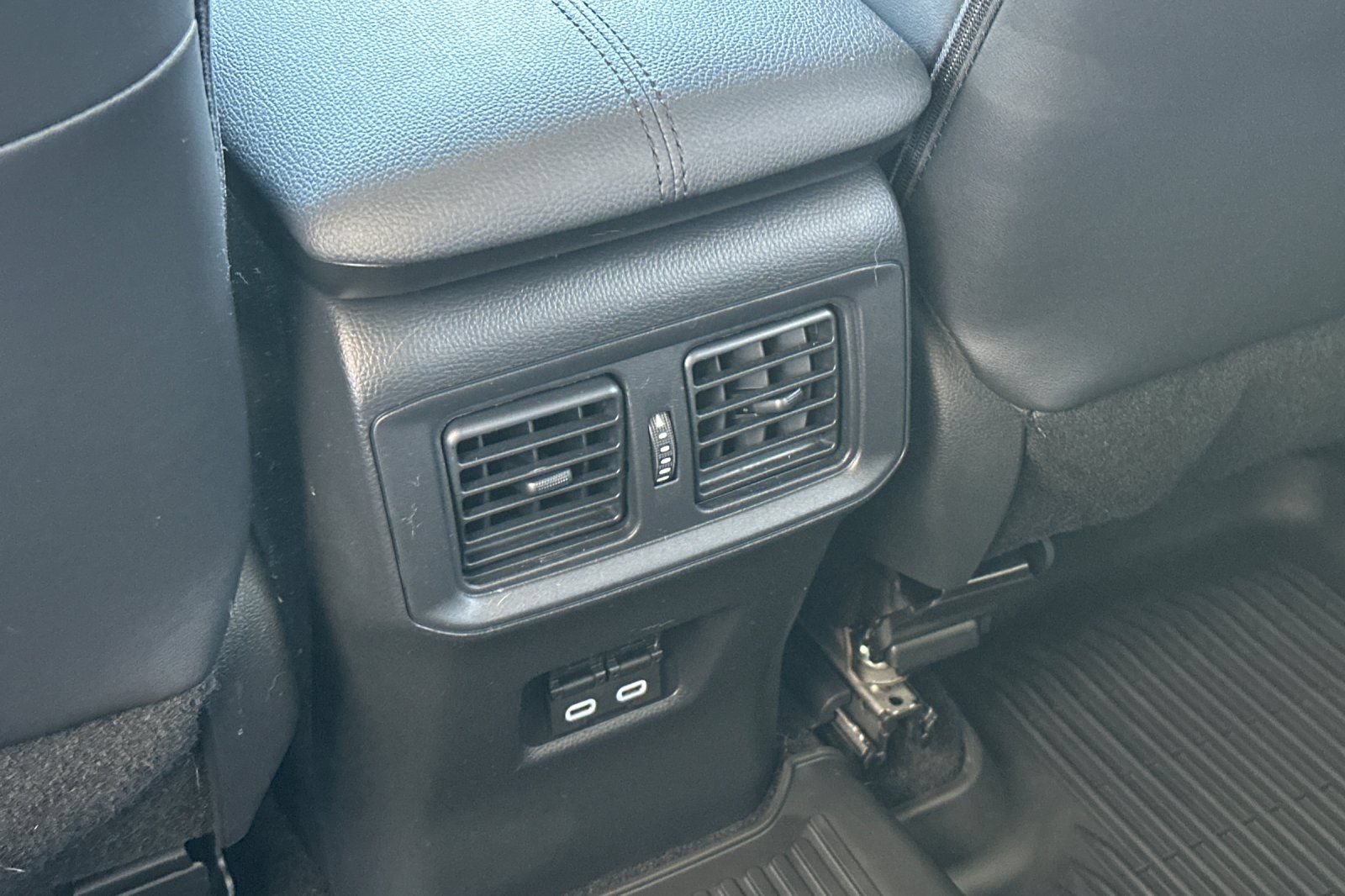 Used 2025 Toyota RAV4 Limited w/ Advanced Technology Package AWD/4WD image 15