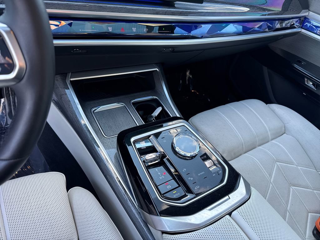 Used 2023 BMW 760i xDrive image 29