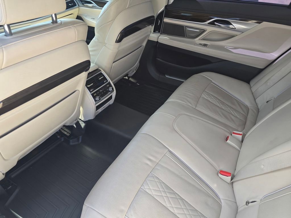 Used 2022 BMW 740i w/ Premium Package image 12