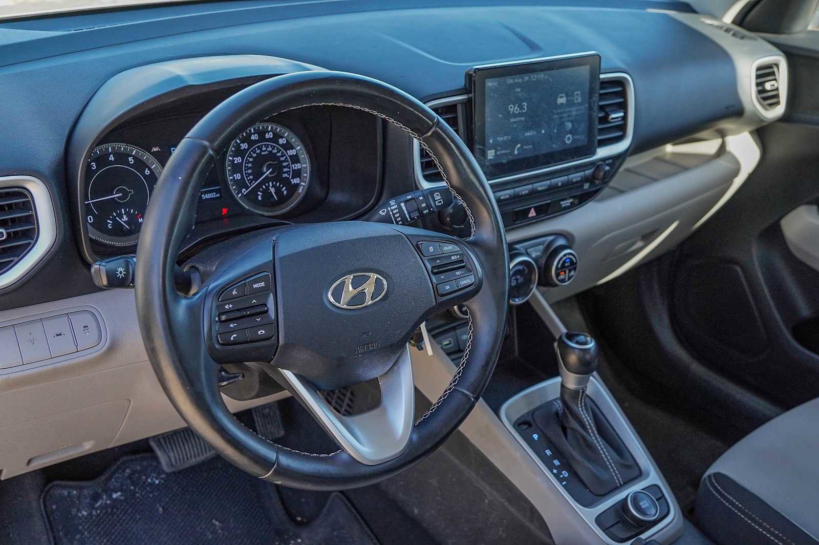 Used 2022 Hyundai Venue SEL image 9