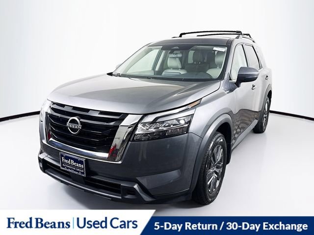Used 2022 Nissan Pathfinder SV image 3
