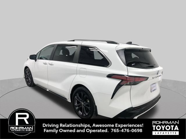 Used 2023 Toyota Sienna XSE FWD image 4