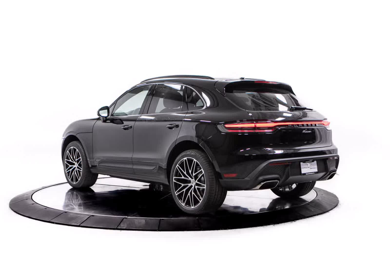 Certified 2026 Porsche Macan AWD/4WD image 3