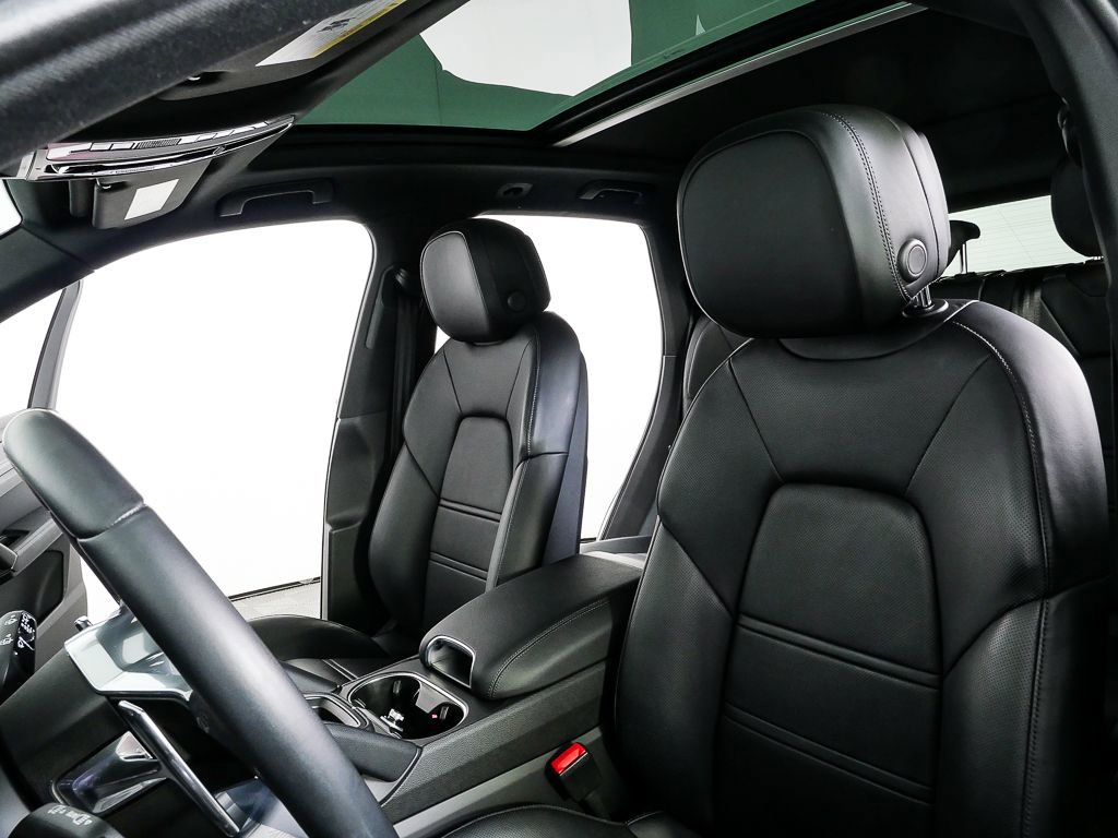Certified 2023 Porsche Cayenne AWD/4WD image 5