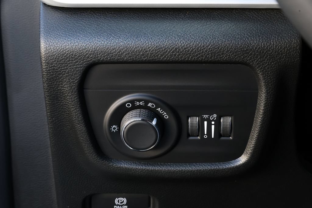 Used 2024 Jeep Grand Cherokee L Altitude AWD/4WD image 21
