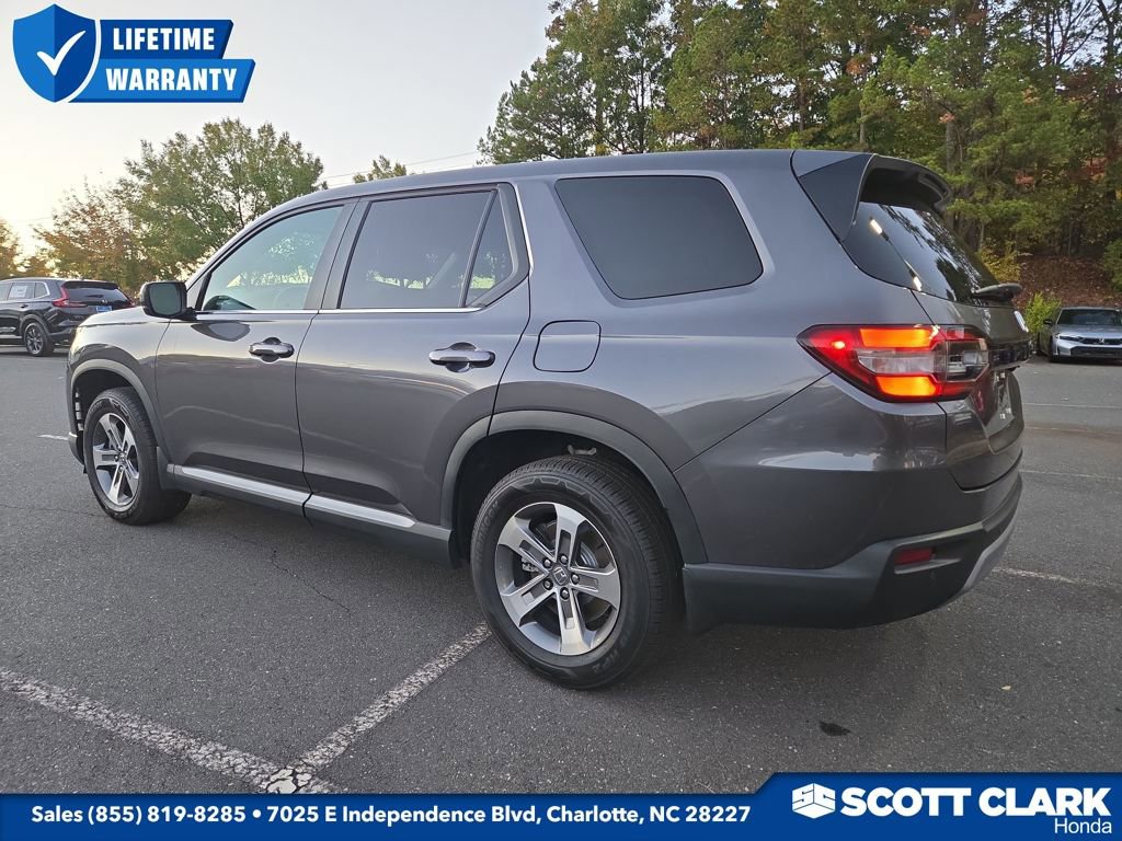 Used 2025 Honda Pilot EX-L image 3