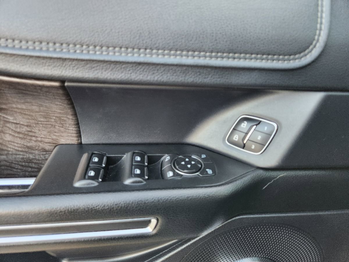 Used 2018 Ford Expedition Limited w/ Equipment Group 301A image 27