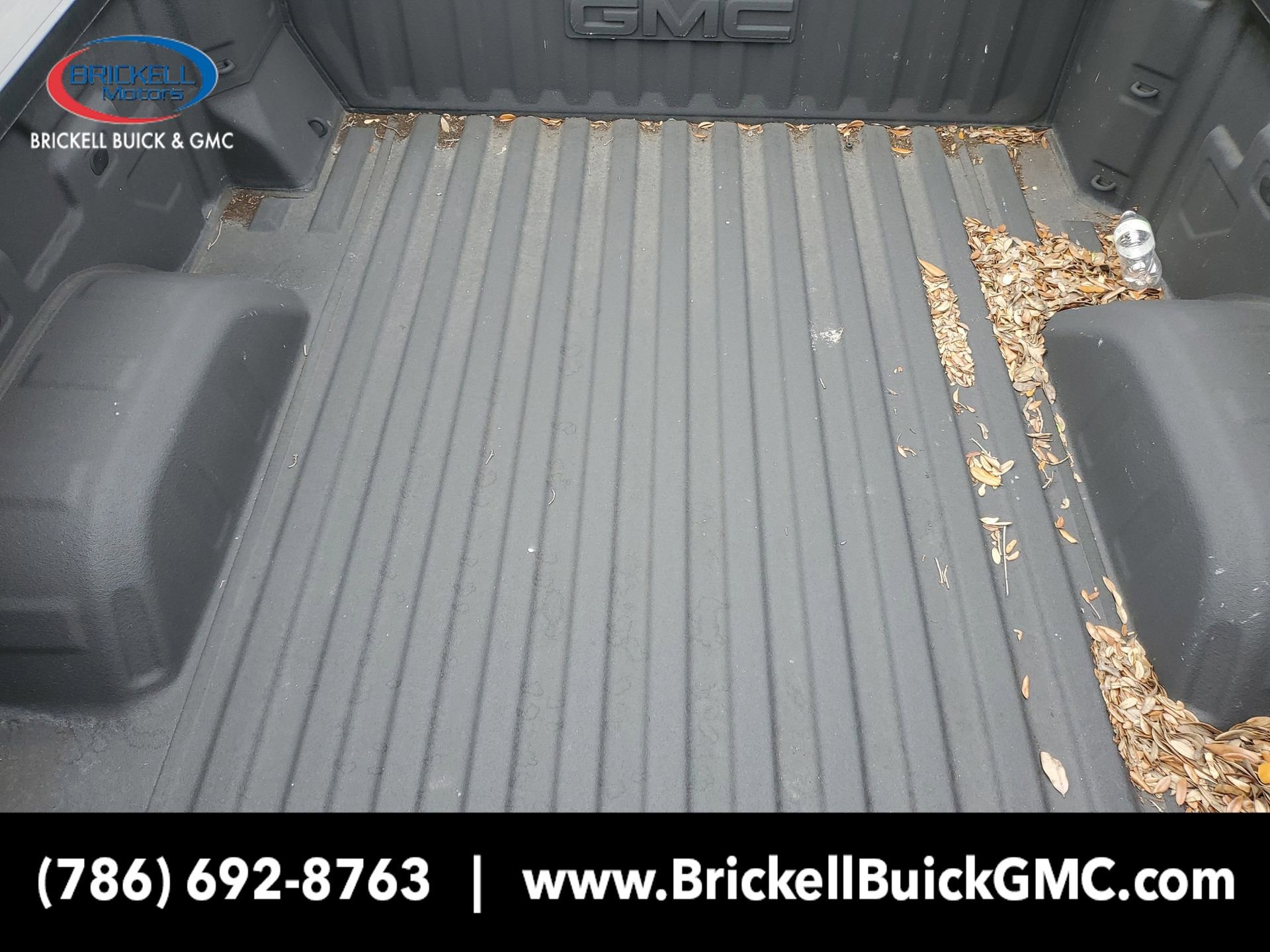 New 2025 GMC Sierra 1500 SLT w/ SLT Convenience Package image 8