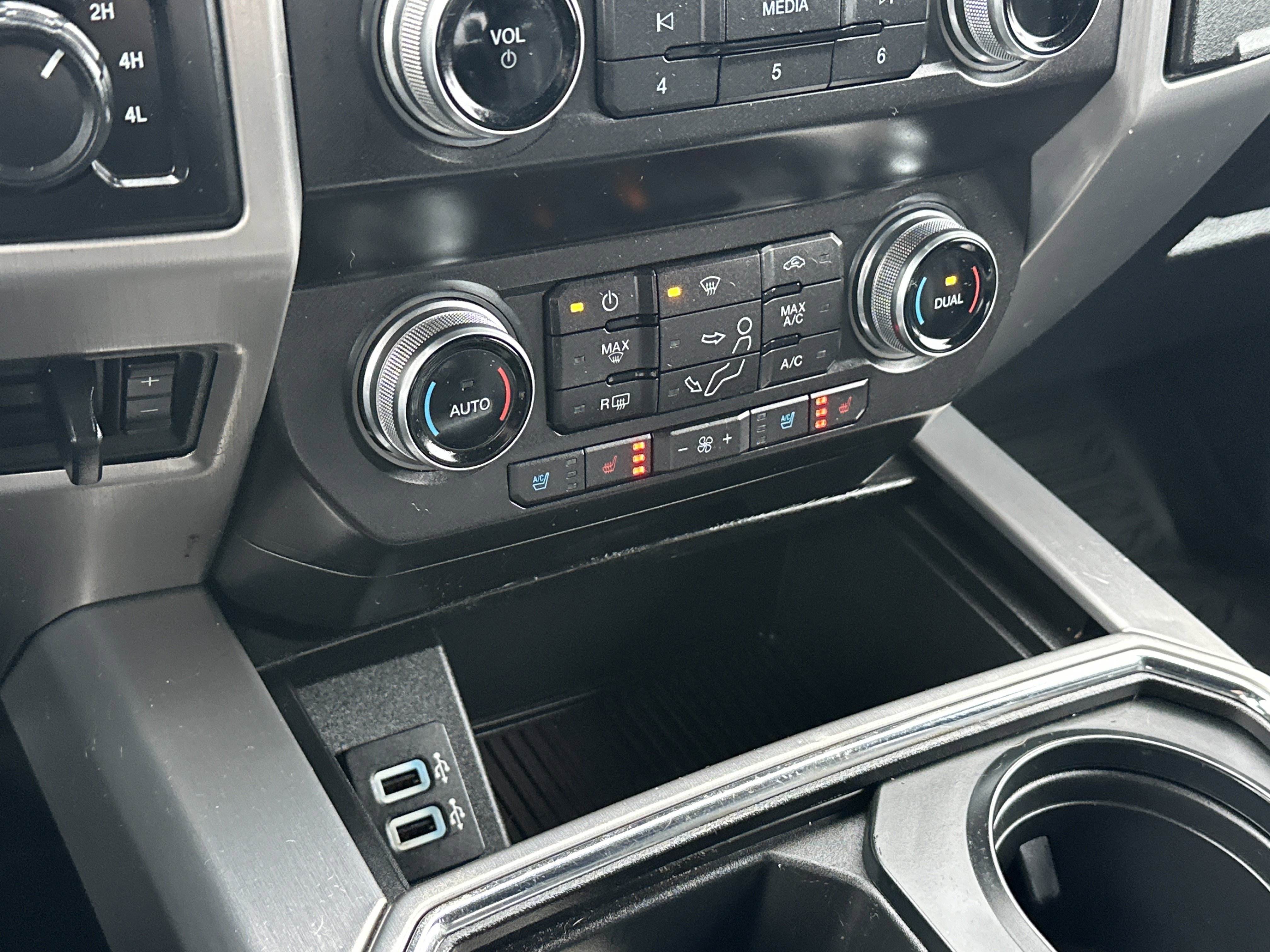 Used 2019 Ford F250 Platinum w/ Platinum Ultimate Package image 23