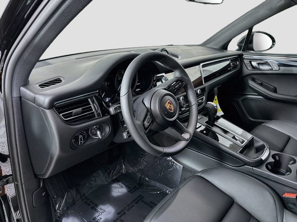 New 2026 Porsche Macan AWD/4WD image 4