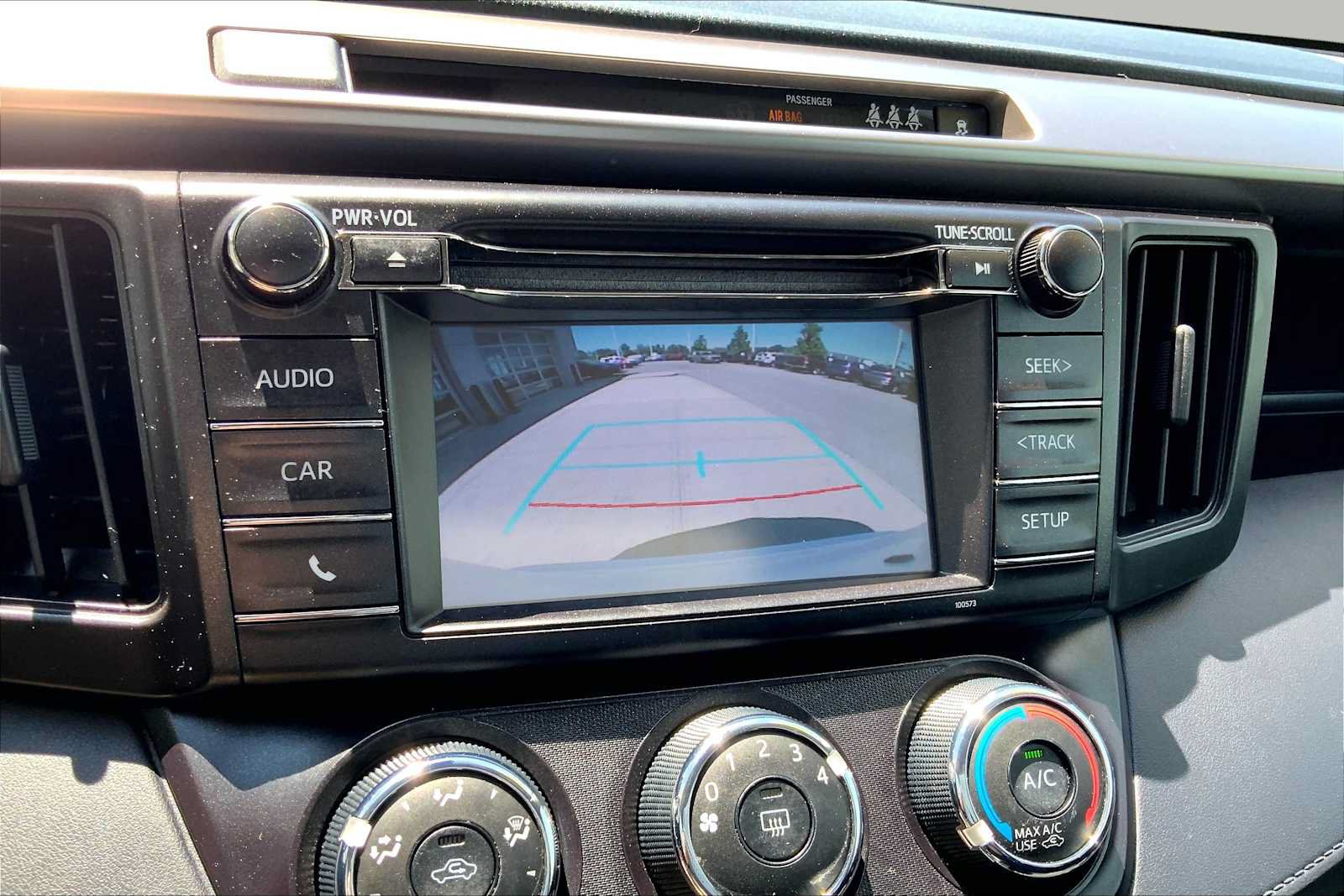 Used 2018 Toyota RAV4 LE AWD/4WD image 28