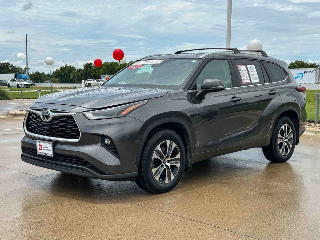 Used 2023 Toyota Highlander XLE AWD/4WD image 7