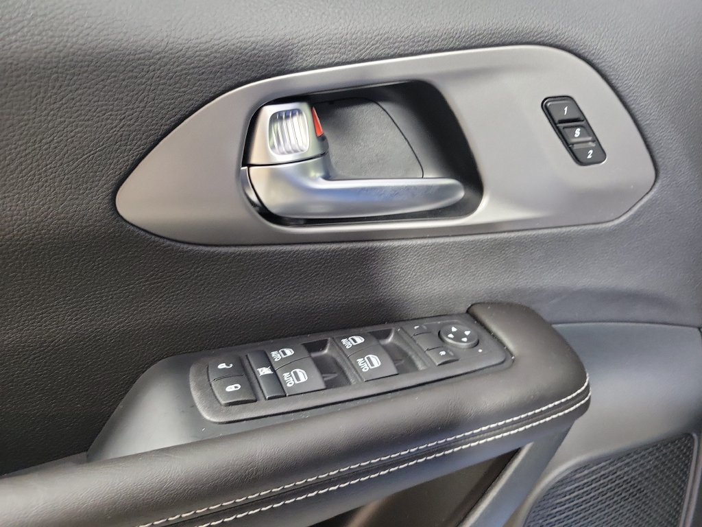 New 2027 Chrysler Pacifica Select FWD image 16