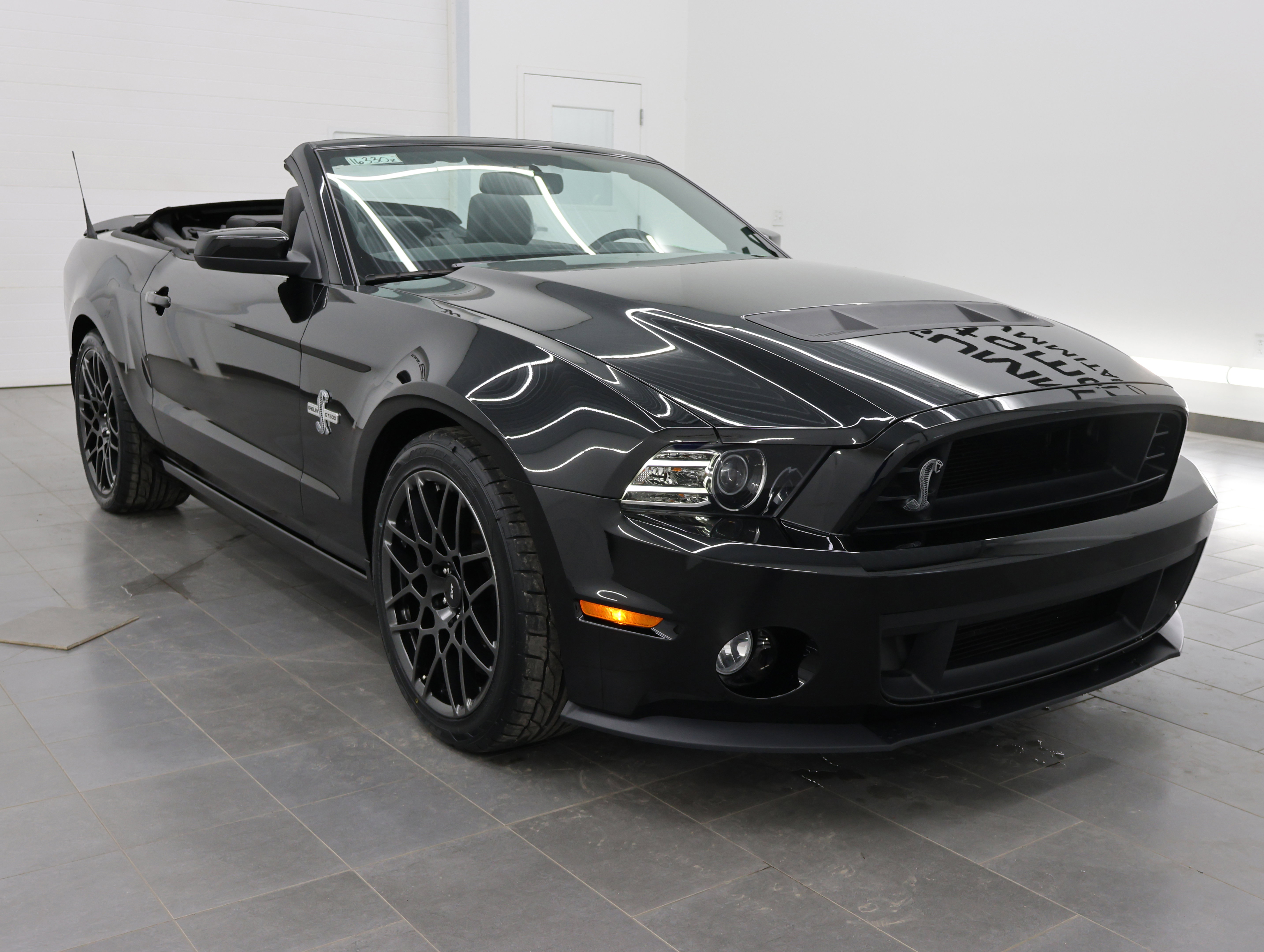 Used 2013 Ford Mustang Shelby GT500 RWD image 2