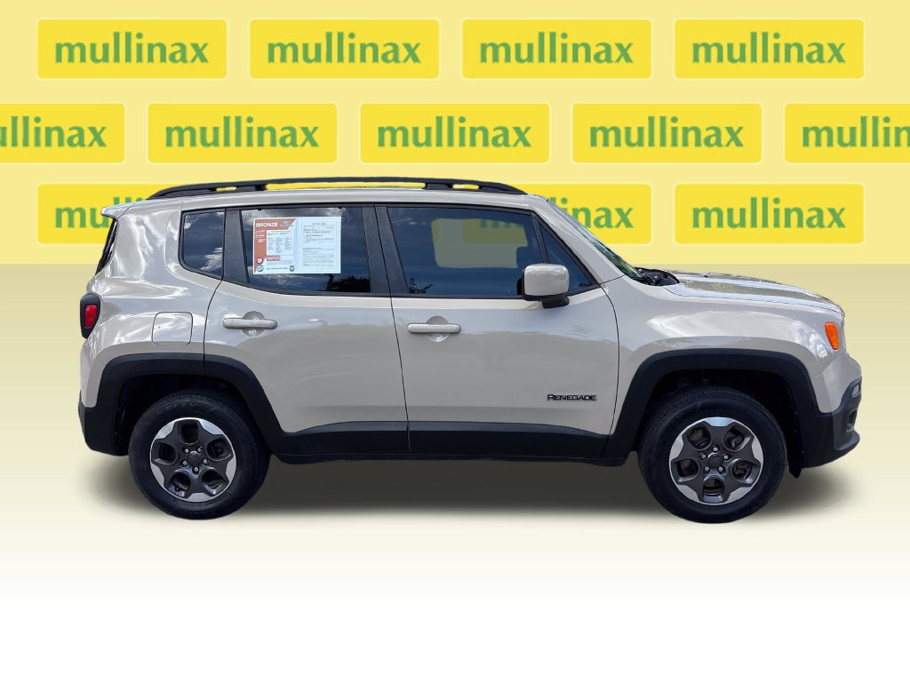 Used 2016 Jeep Renegade Latitude AWD/4WD image 2