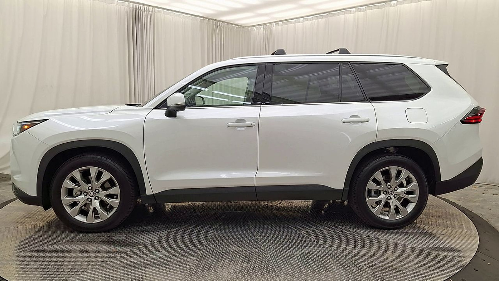 Certified 2026 Toyota Grand Highlander AWD image 12