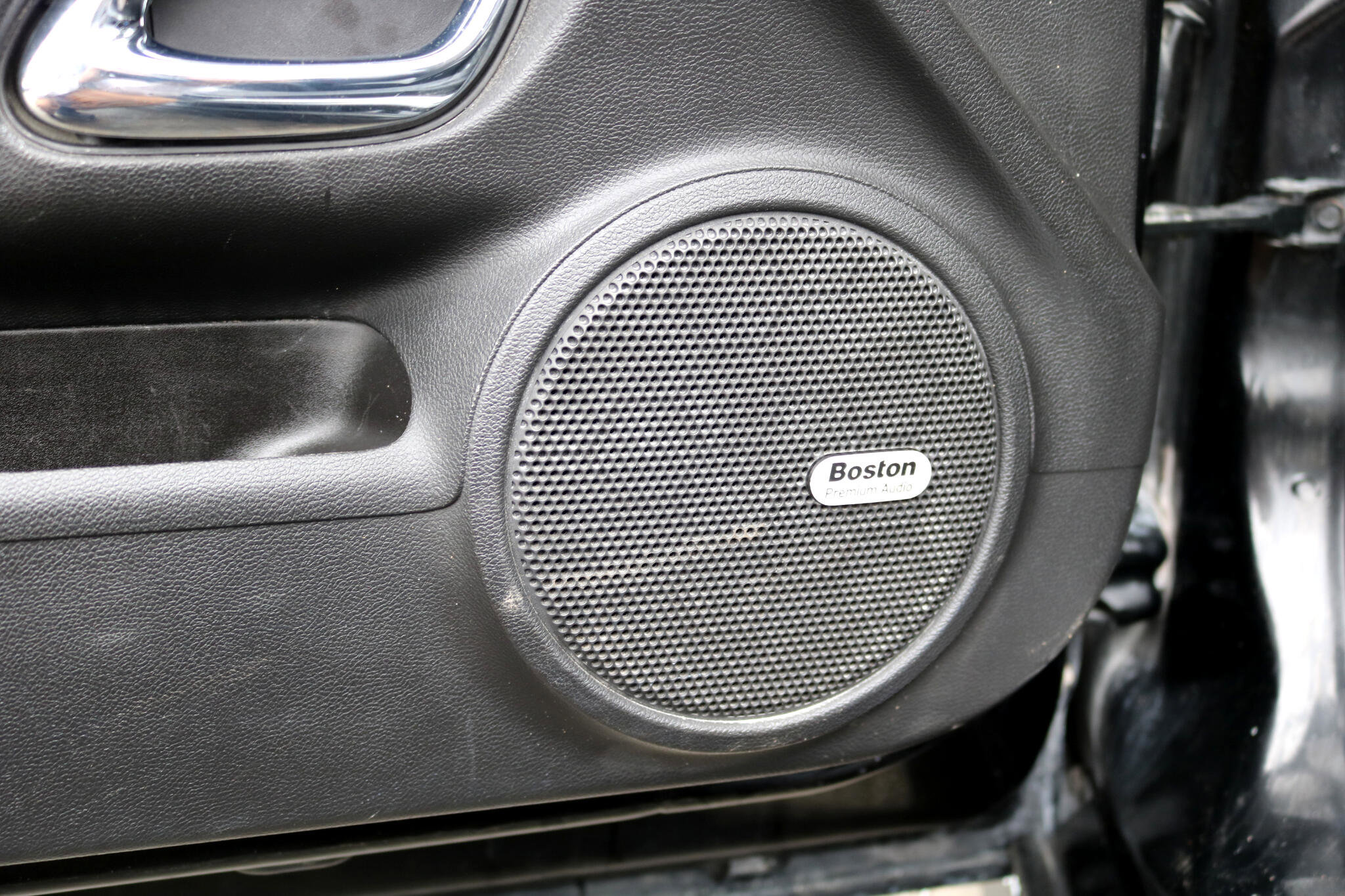 Used 2014 Chevrolet Camaro ZL1 image 19