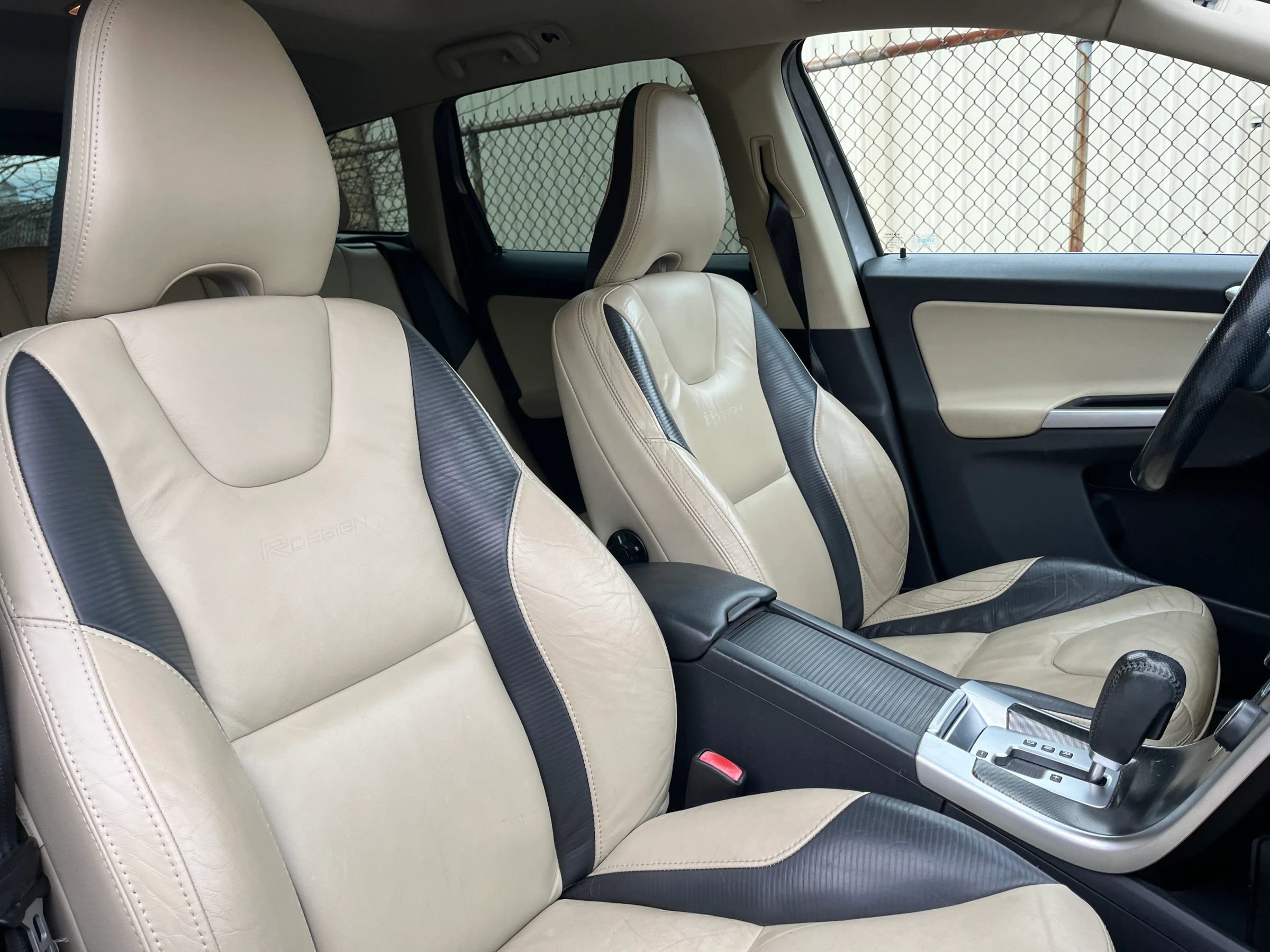 Used 2012 Volvo XC60 T6 R-Design image 14