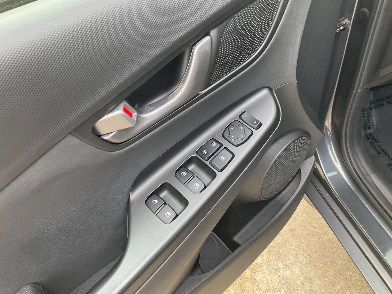 Used 2020 Hyundai Kona Limited FWD image 11