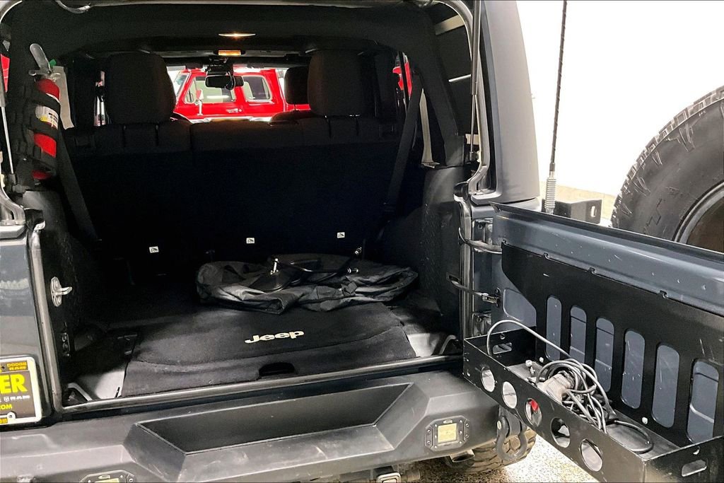 Used 2017 Jeep Wrangler Unlimited Willys image 7