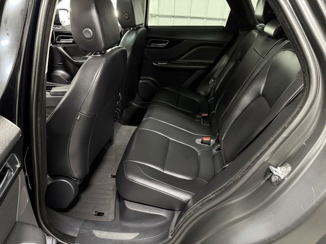 Used 2019 Jaguar F-PACE Premium image 11