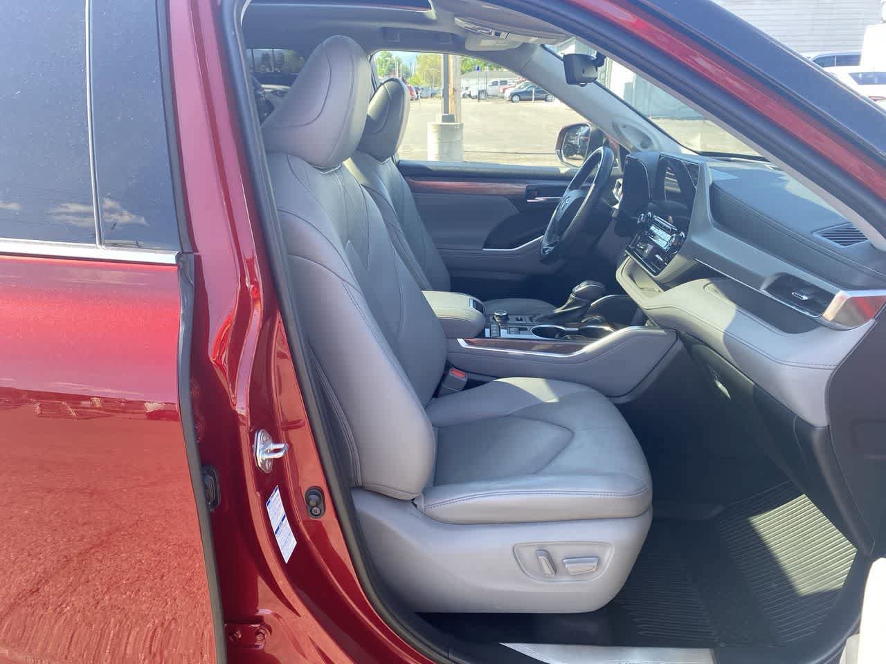 Used 2021 Toyota Highlander Platinum AWD/4WD image 26