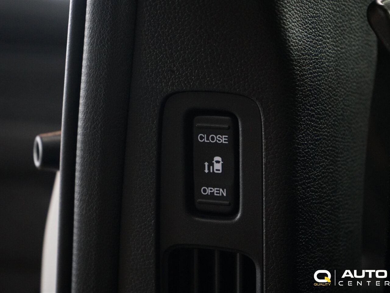 Used 2023 Honda Odyssey Touring image 32