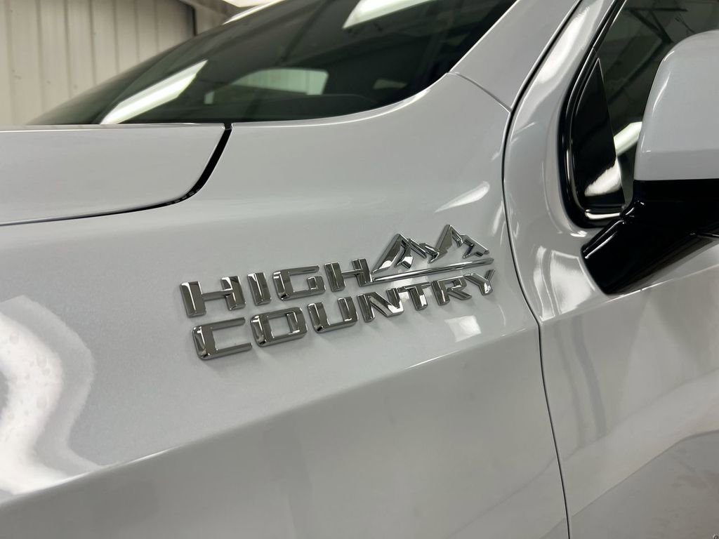 New 2026 Chevrolet Suburban High Country image 28