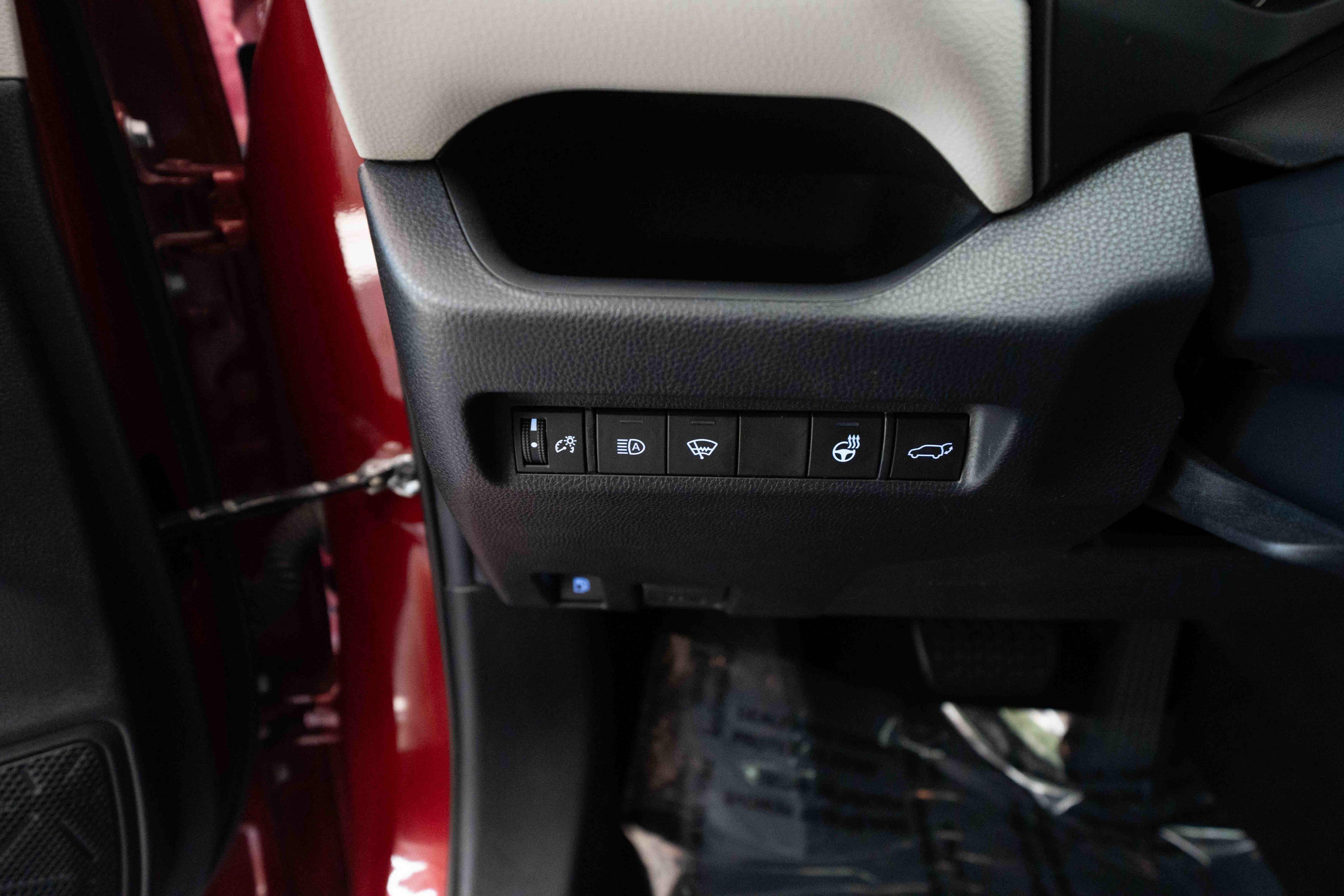 Certified 2020 Toyota RAV4 XLE w/ Convenience Package AWD/4WD image 12