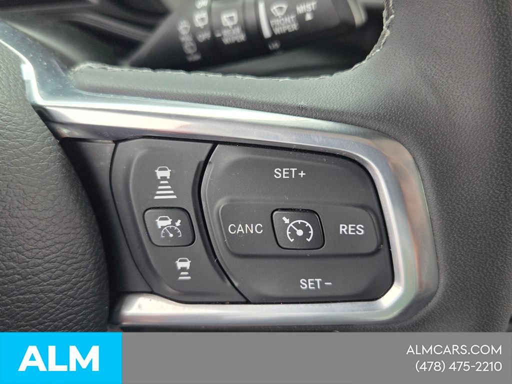 Used 2025 Jeep Wrangler Unlimited Sahara w/ Safety Group AWD/4WD image 24