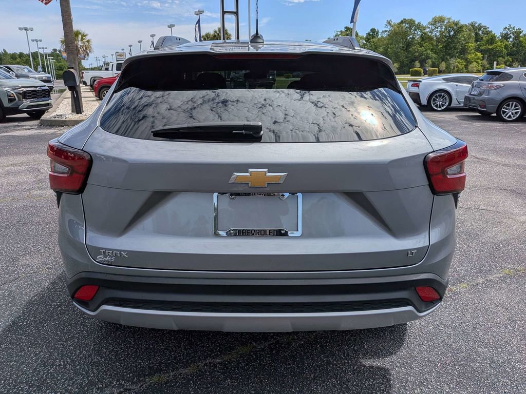 Used 2025 Chevrolet Trax LT FWD image 7