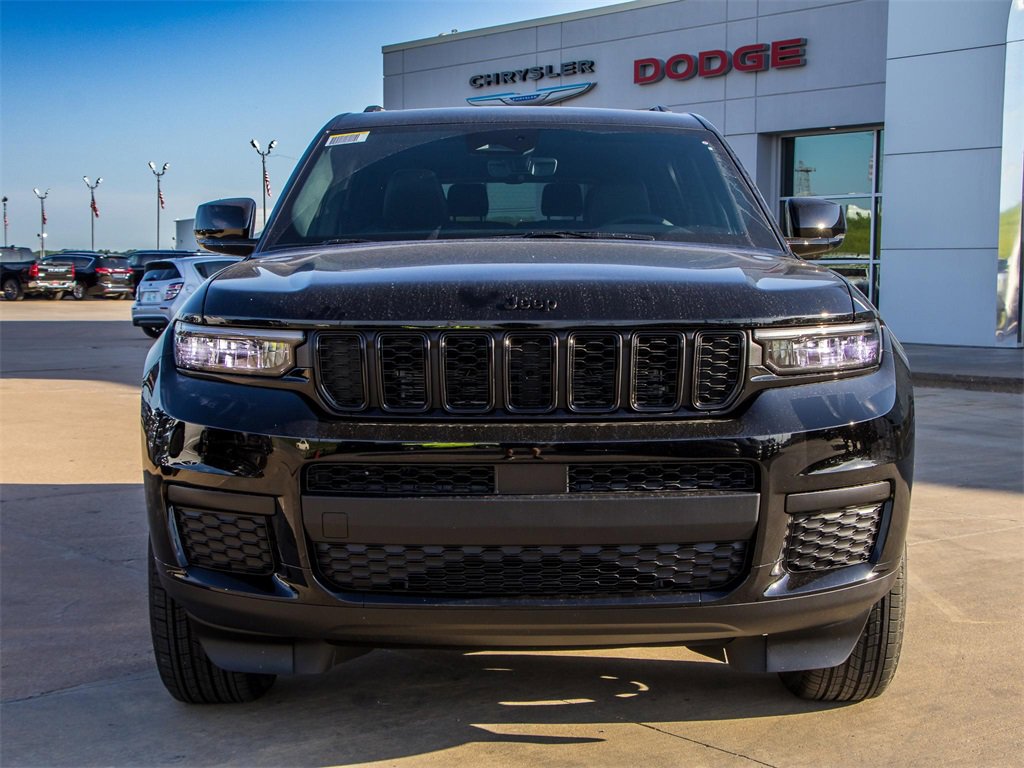 Used 2025 Jeep Grand Cherokee L Altitude image 4