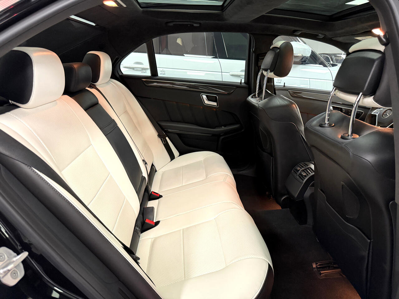 Used 2013 Mercedes-Benz E 63 AMG Sedan w/ AMG Performance Pkg image 26