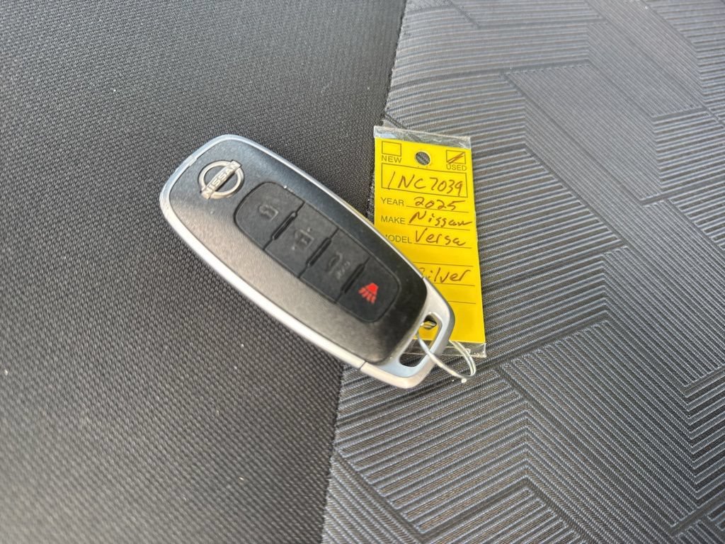 Used 2025 Nissan Versa SV FWD image 30