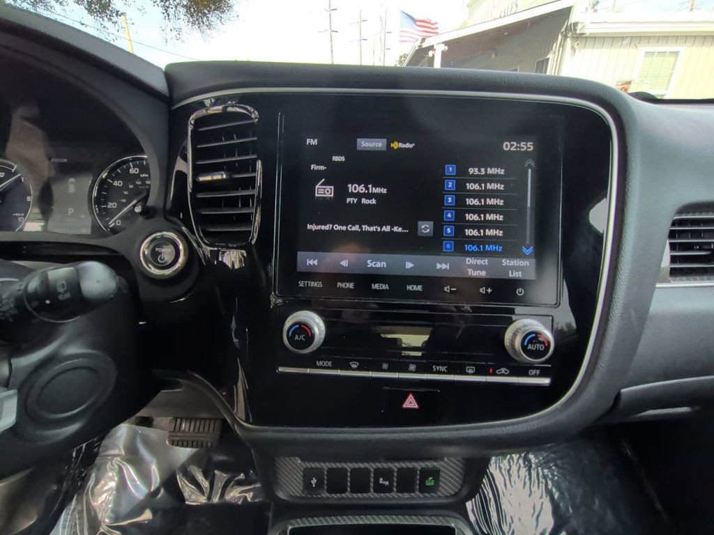 Used 2022 Mitsubishi Outlander SEL image 17