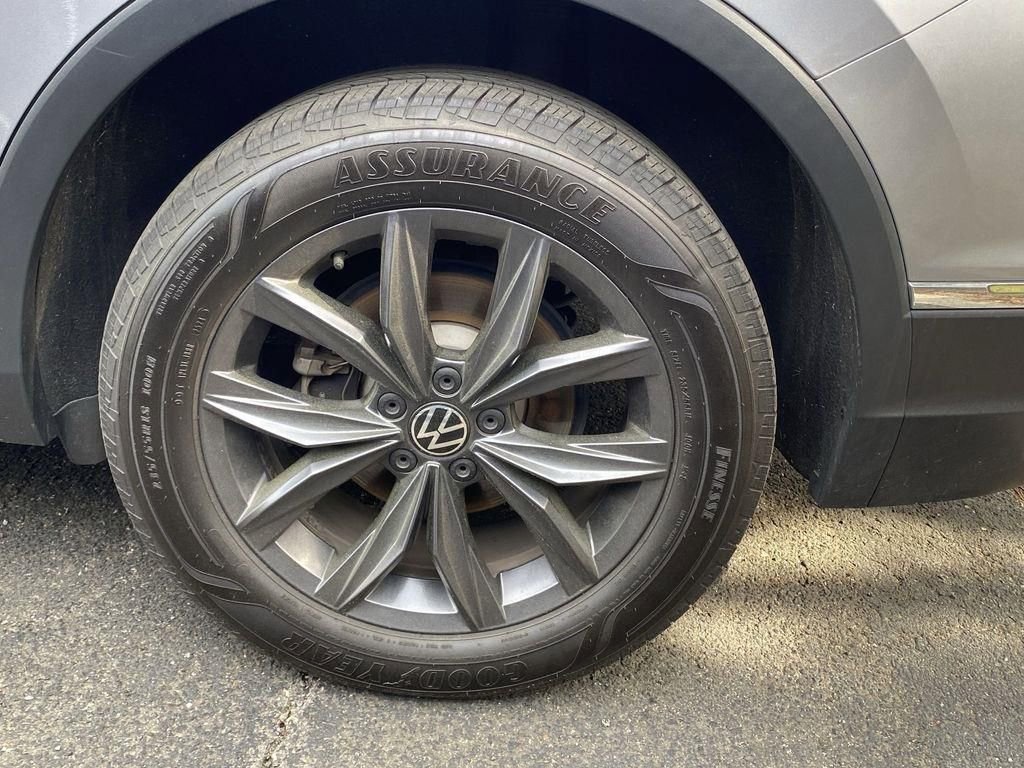 Used 2023 Volkswagen Tiguan SE image 11