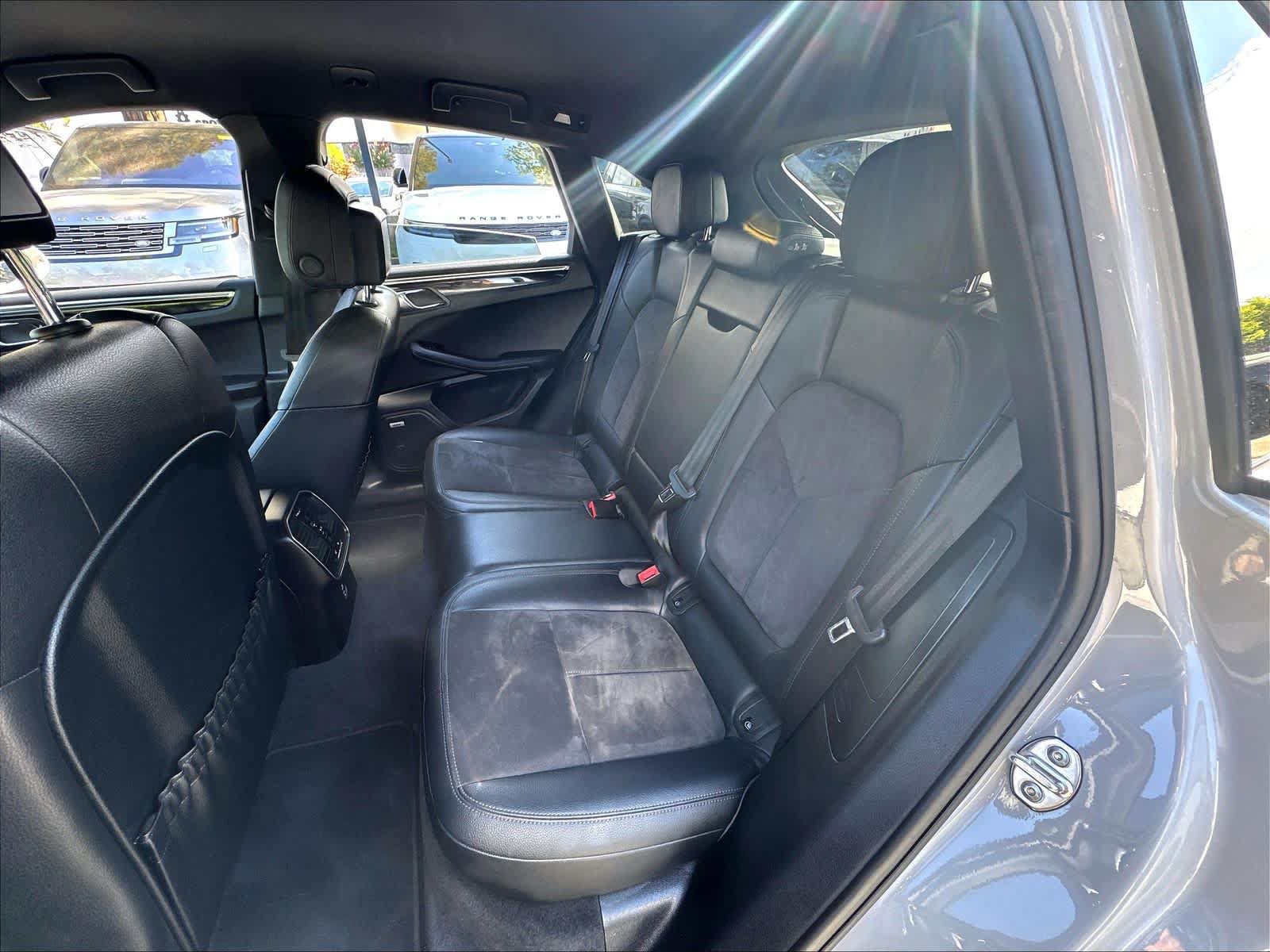 Used 2020 Porsche Macan AWD/4WD image 29