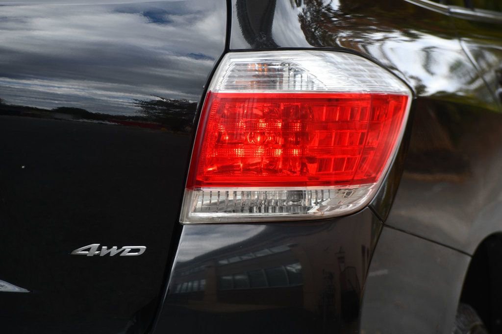Used 2013 Toyota Highlander SE image 12