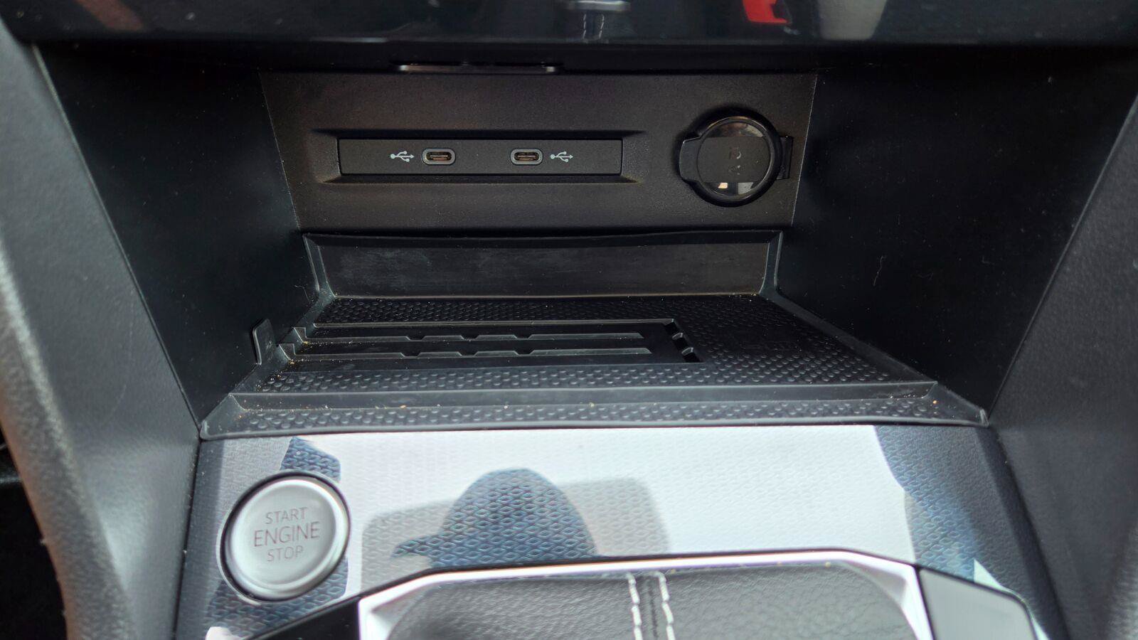Used 2025 Volkswagen Taos SEL AWD/4WD image 37