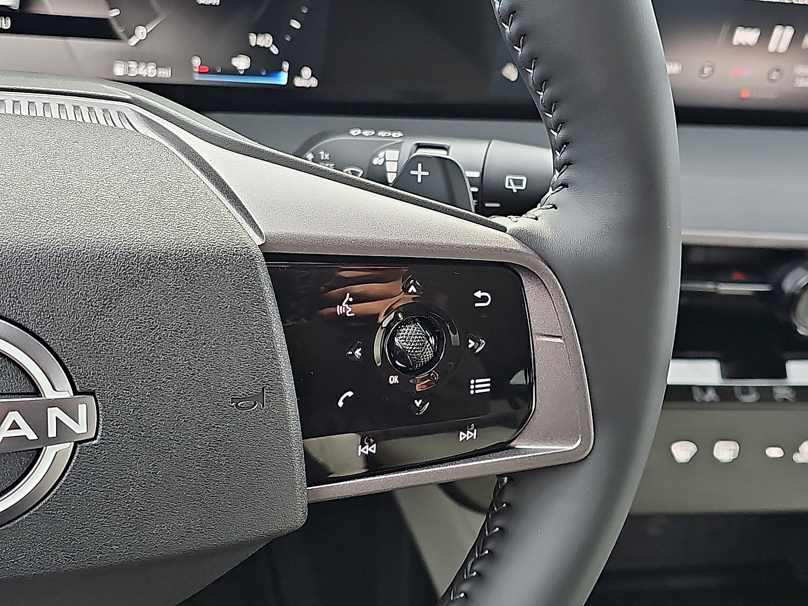 Certified 2025 Nissan Murano SV AWD/4WD image 23