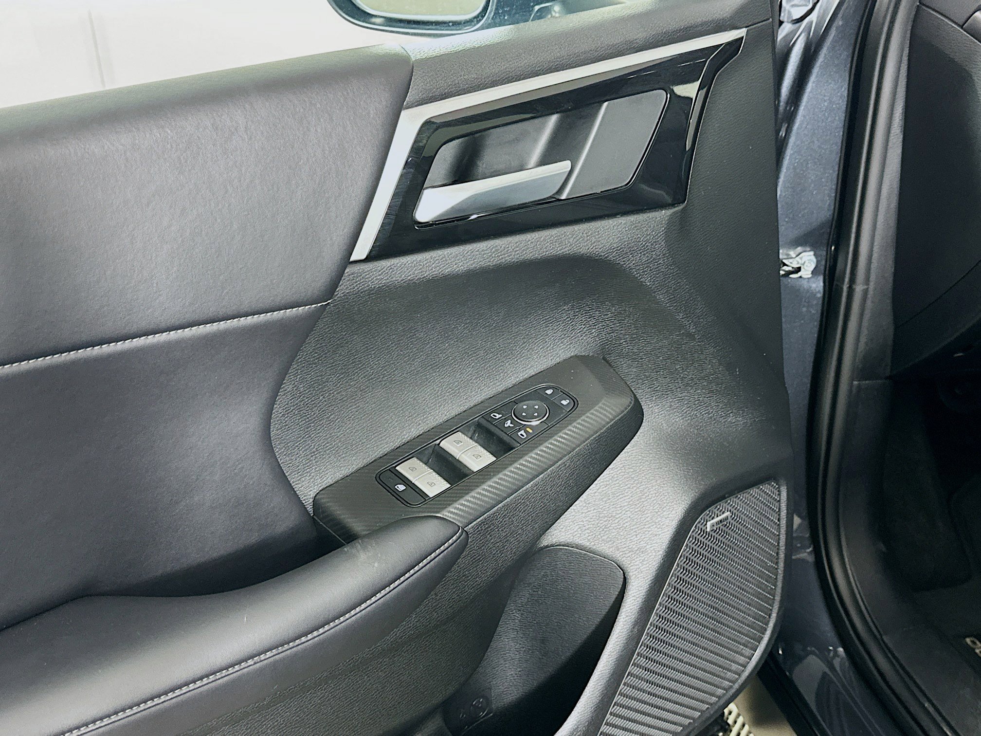 Used 2025 Mitsubishi Outlander SE image 15