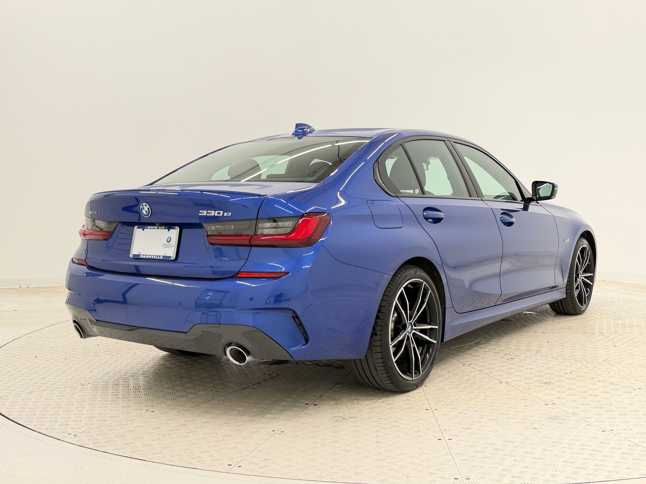 Used 2022 BMW 330e xDrive w/ M Sport Package AWD/4WD image 9