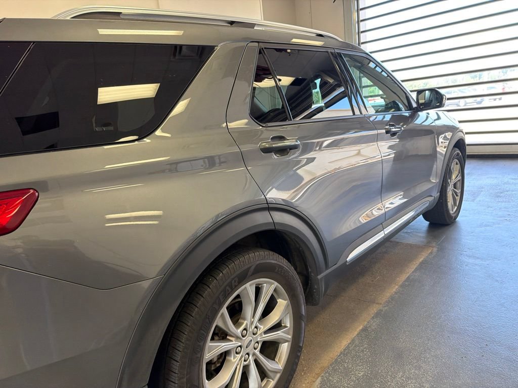 Used 2023 Ford Explorer Limited w/ Limited Technology Package AWD/4WD image 7
