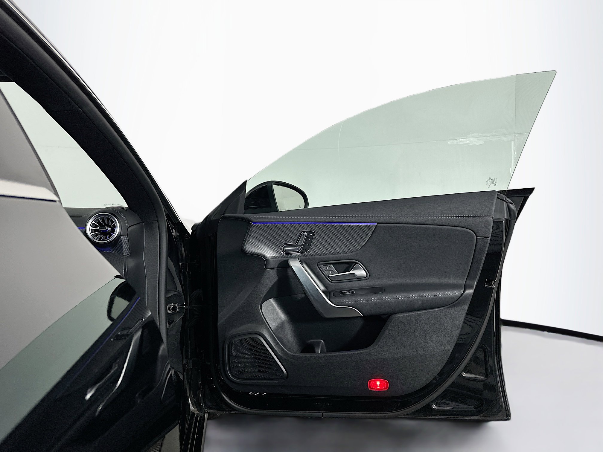 Used 2025 Mercedes-Benz CLA 250 image 33